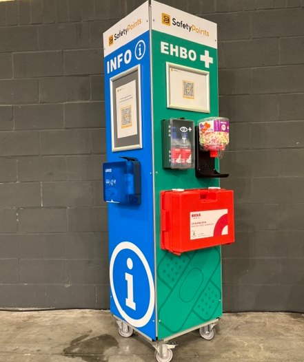 Verrijdbaar SafetyPoint met SafetyBoarding-infopaneel en First Aid Point met oogspoeling en EHBO-koffer